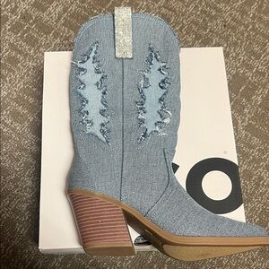 SO Blue Distressed Heeled Boots